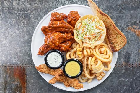 Buffalo's: wings, burgers, sandwiches, bar in Woodstock, GA.